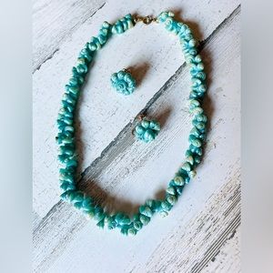 Vintage Turquoise Mini Whelk Shell Necklace & Clip / Screw On‎ Earring Set
